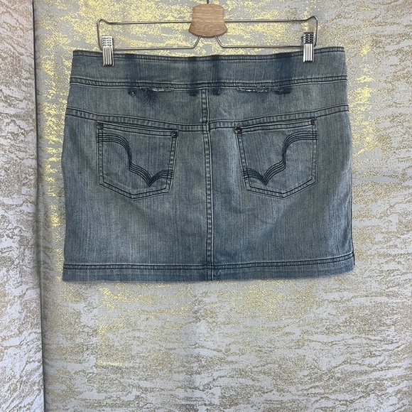 Review Women’s Light Blue Wash Denim Mini Skirt Size 31 - Picture 7 of 15